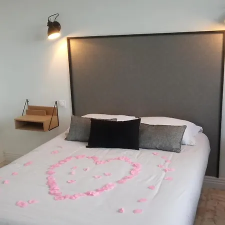 לינה וארוחת בוקר Maison Mignardise - Cite 4*